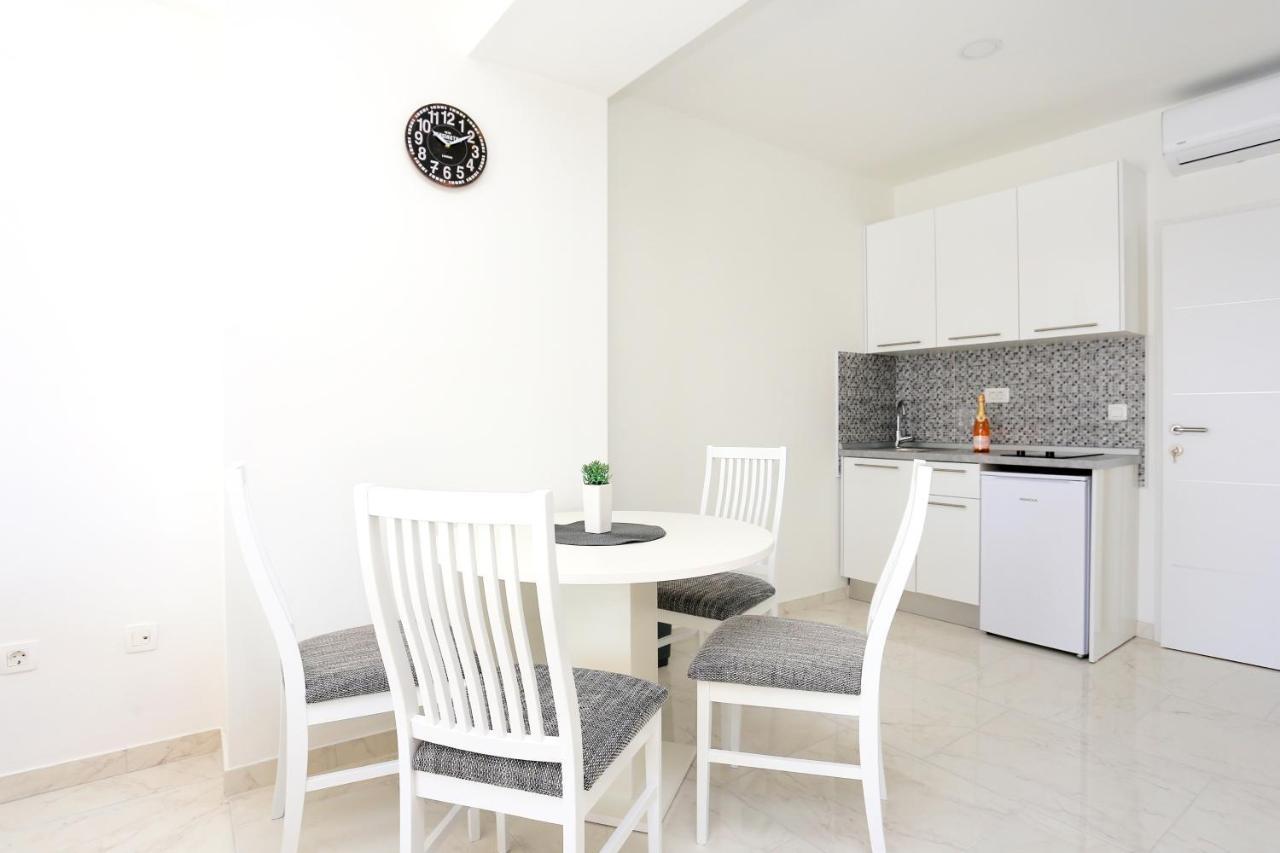 Family Friendly Apartments With A Swimming Pool Zivogosce - Porat, Makarska - 18150 Bagian luar foto