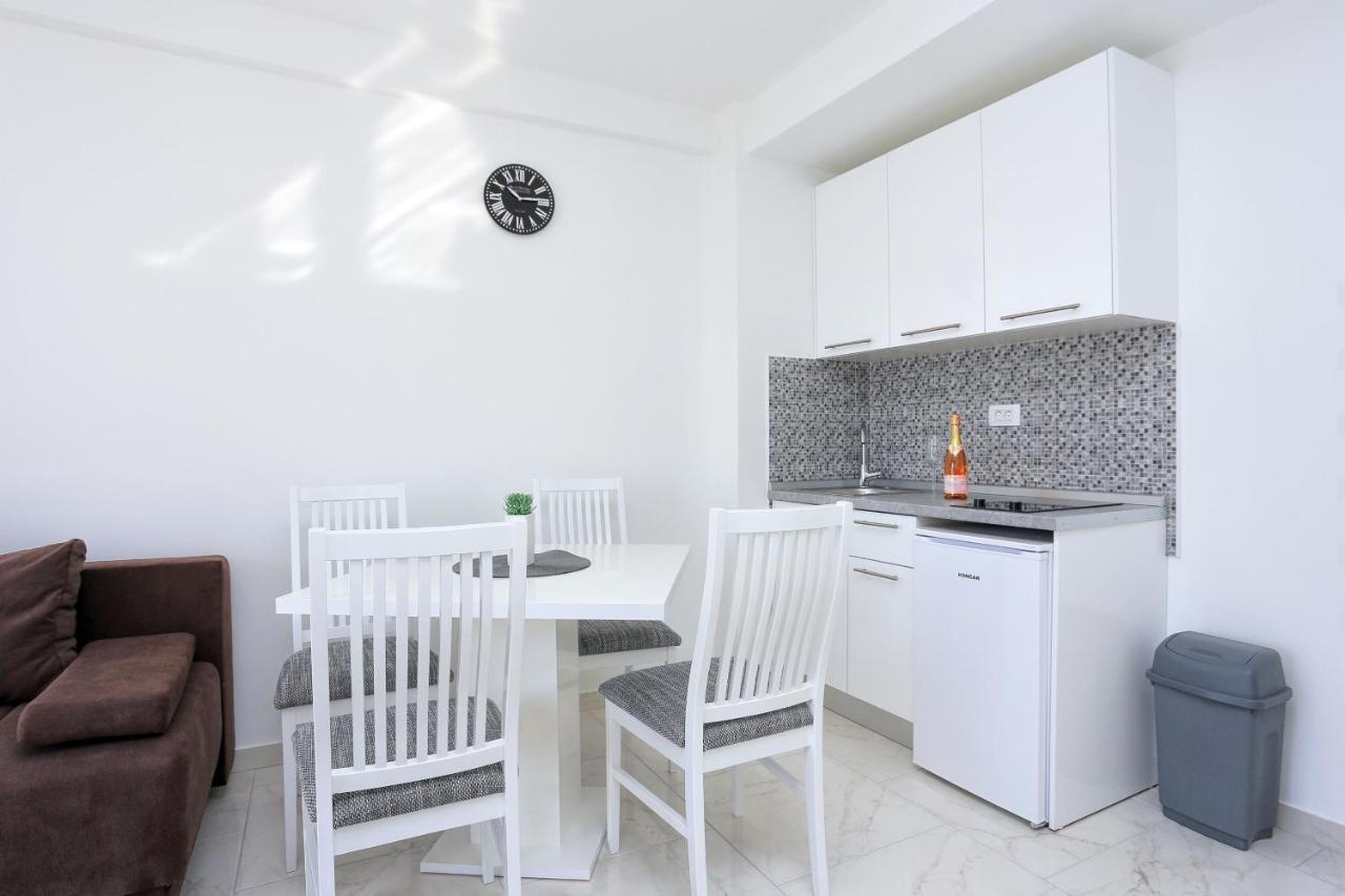 Family Friendly Apartments With A Swimming Pool Zivogosce - Porat, Makarska - 18150 Bagian luar foto