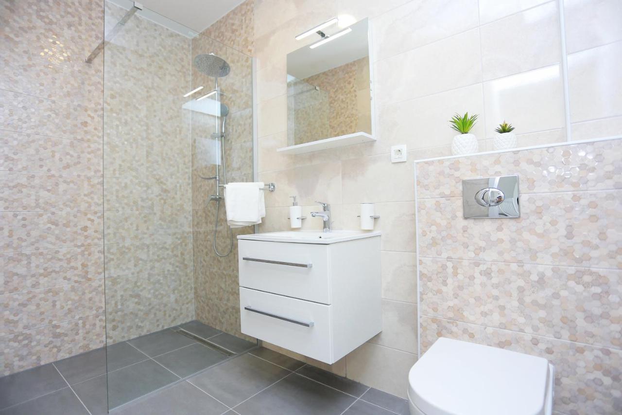 Family Friendly Apartments With A Swimming Pool Zivogosce - Porat, Makarska - 18150 Bagian luar foto